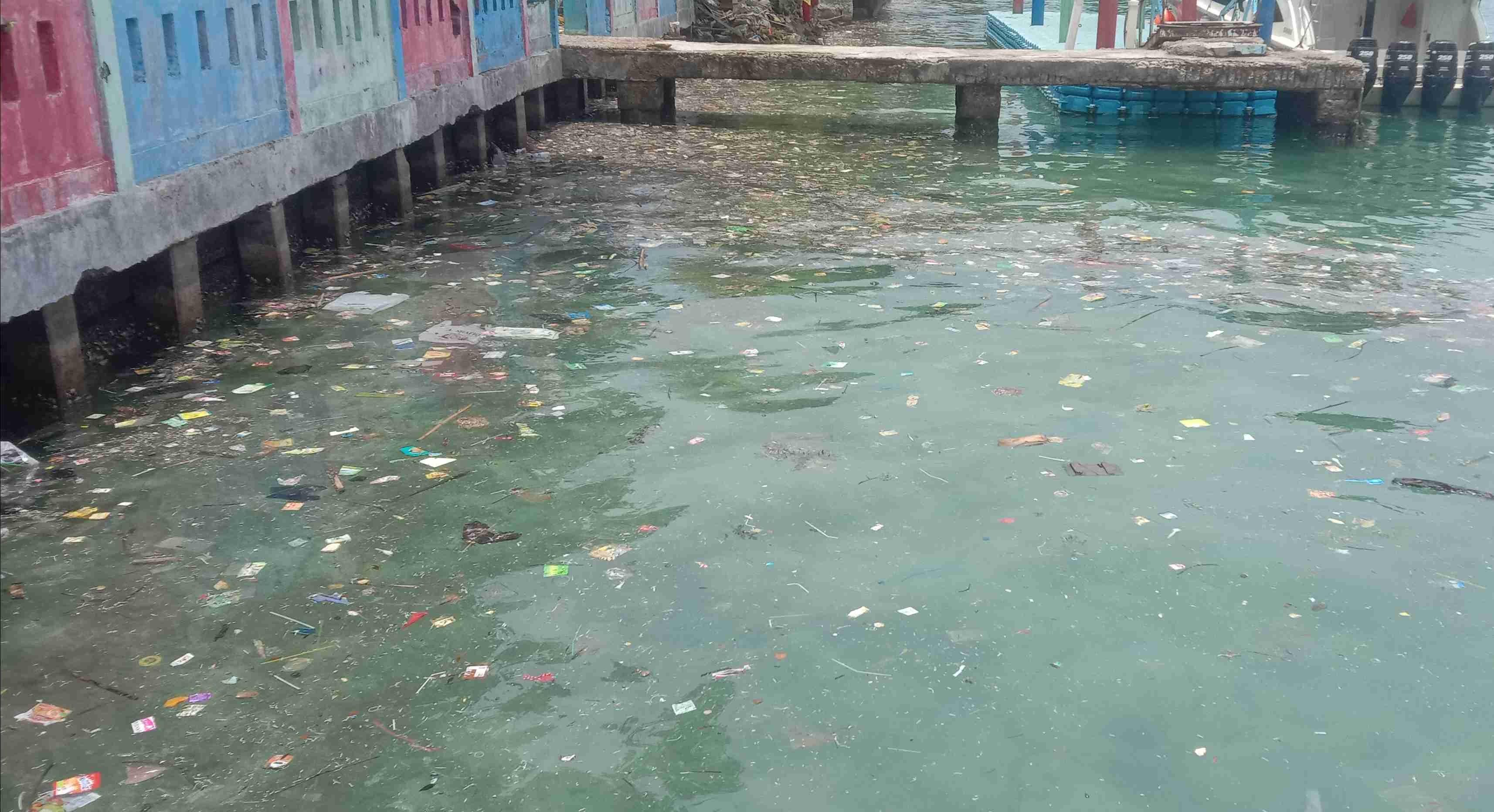 Perairan Pulau Tidung Dipenuhi Sampah Diduga Dari 13 Sungai Di Jakarta