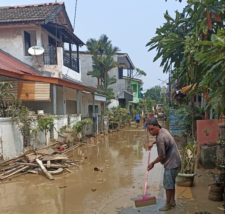 Kepedulian Umat Hindu Ulurkan Tangan untuk Warga Korban Terdampak Banjir di Bekasi
