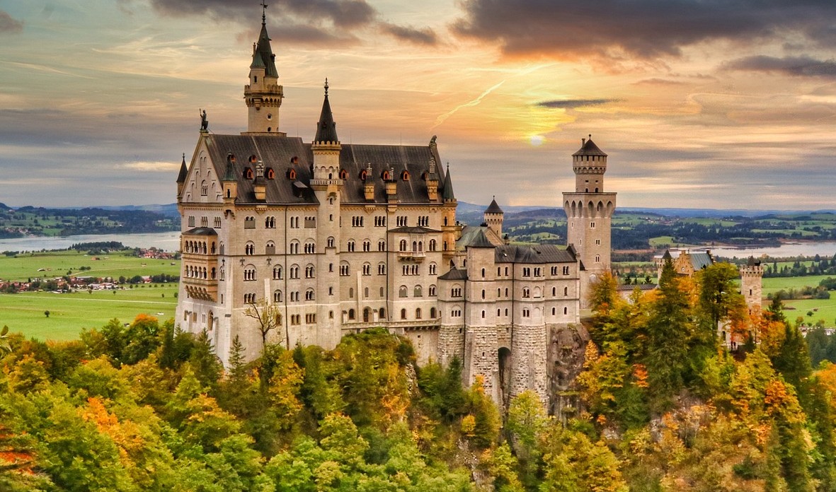Kastil Neuschwanstein, Kastil yang Dibangun di Bayern (Bavaria) Pada Abad  Ke-19 | NNC Netralnews