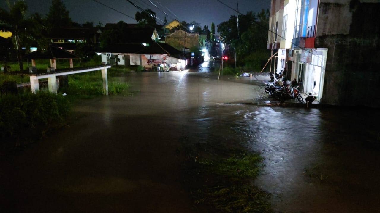 Cuaca Ekstrem,13 Titik Terdampak Banjir dan Longsor di Sukabumi