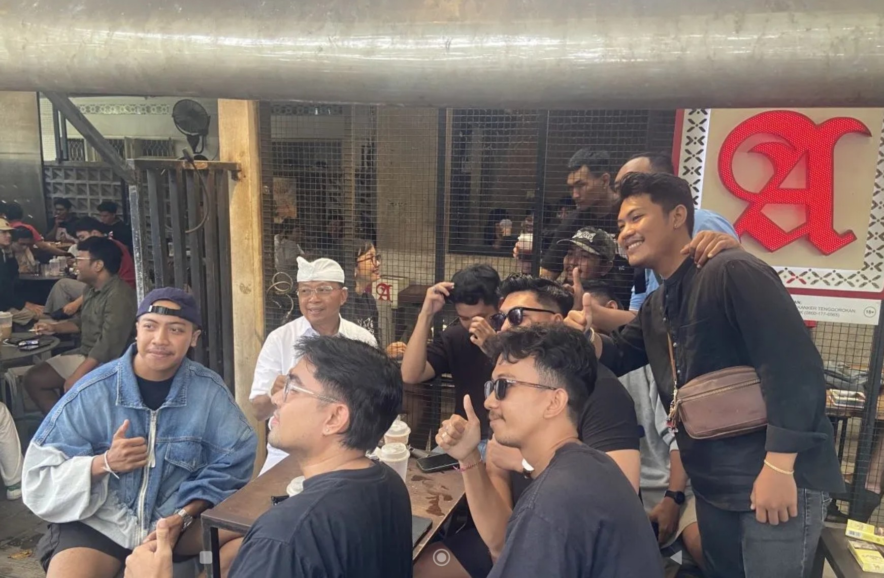 Bali Governor Treats Youths to Coffee as a Token of Love on <i>Tumpek Krulut</i>