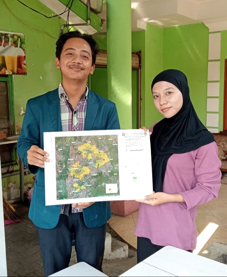 Peta dan PKL : KKN-T UNDIP Dampingi PKL Tembalang Lewat  Pemanfaatan Teknologi Geospasial