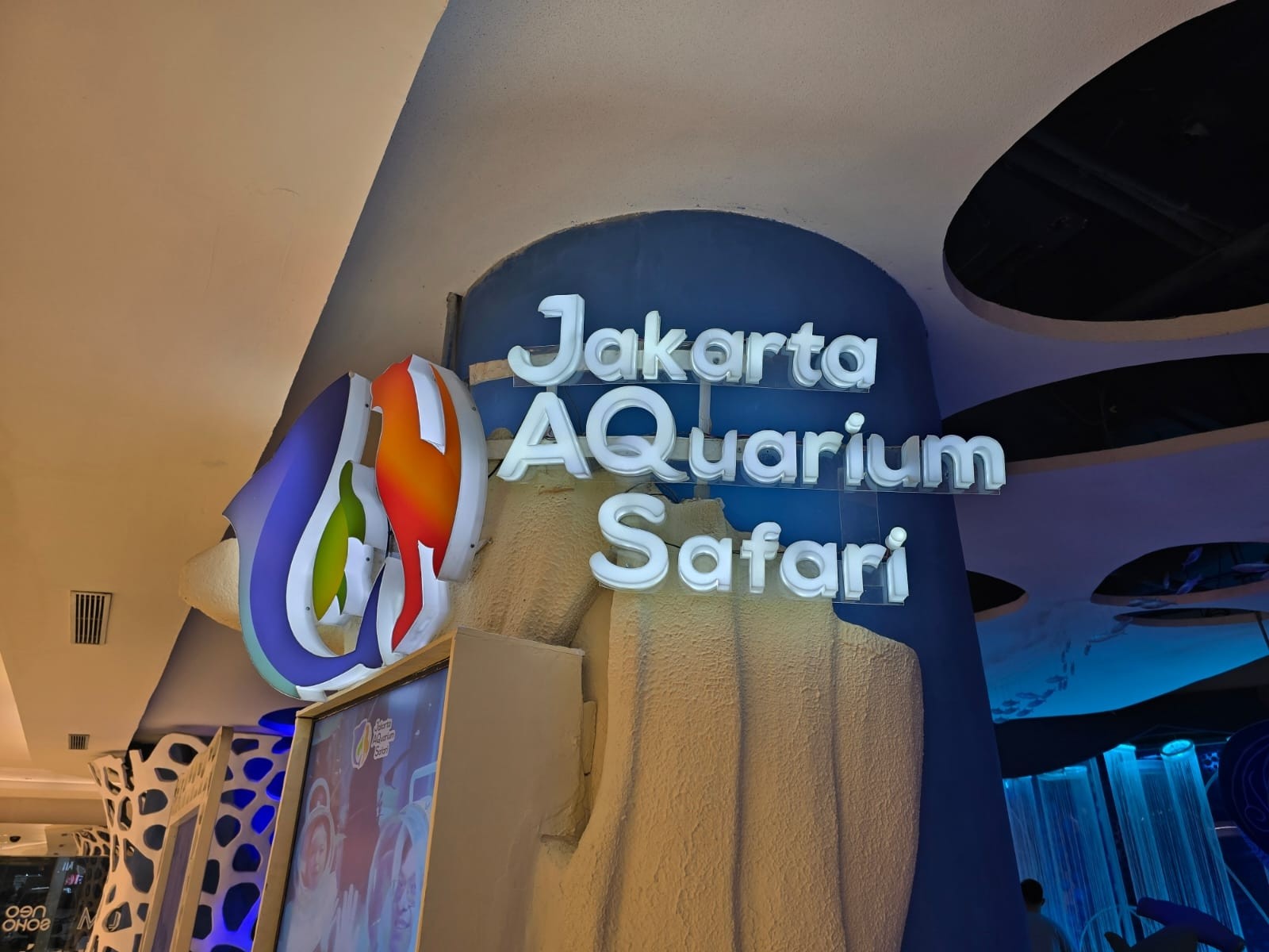 Neo Soho Mall Presents Jakarta Aquarium Safari, a Paradise of Land ...