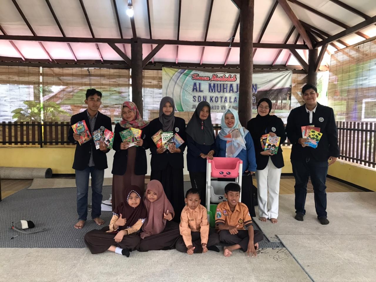 Meningkatkan Literasi di SDN 3 Kotalama, Mahasiswa UM Hadirkan Pojok Baca Inklusif