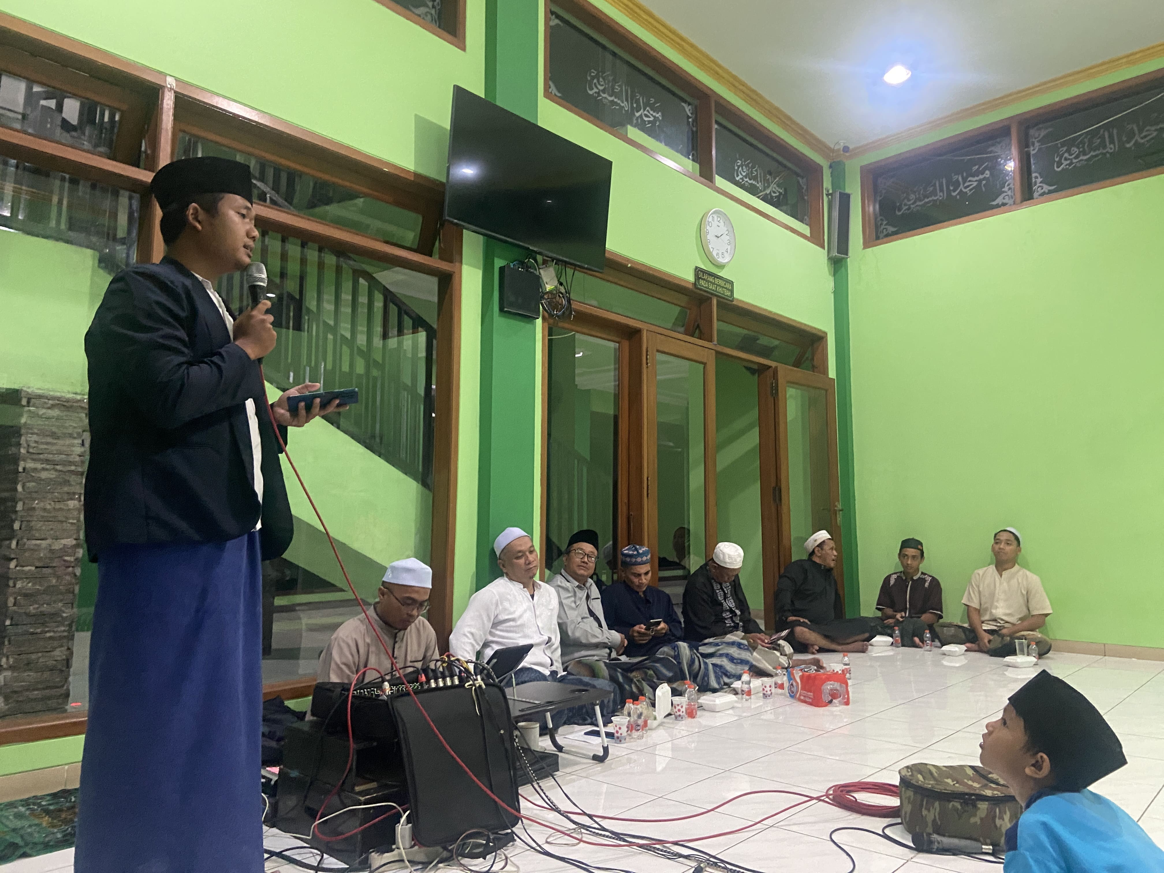 Pengabdian KKM 122 UIN MALANG: Hidupkan Literasi dan Ekonomi Masjid di Jatimulyo