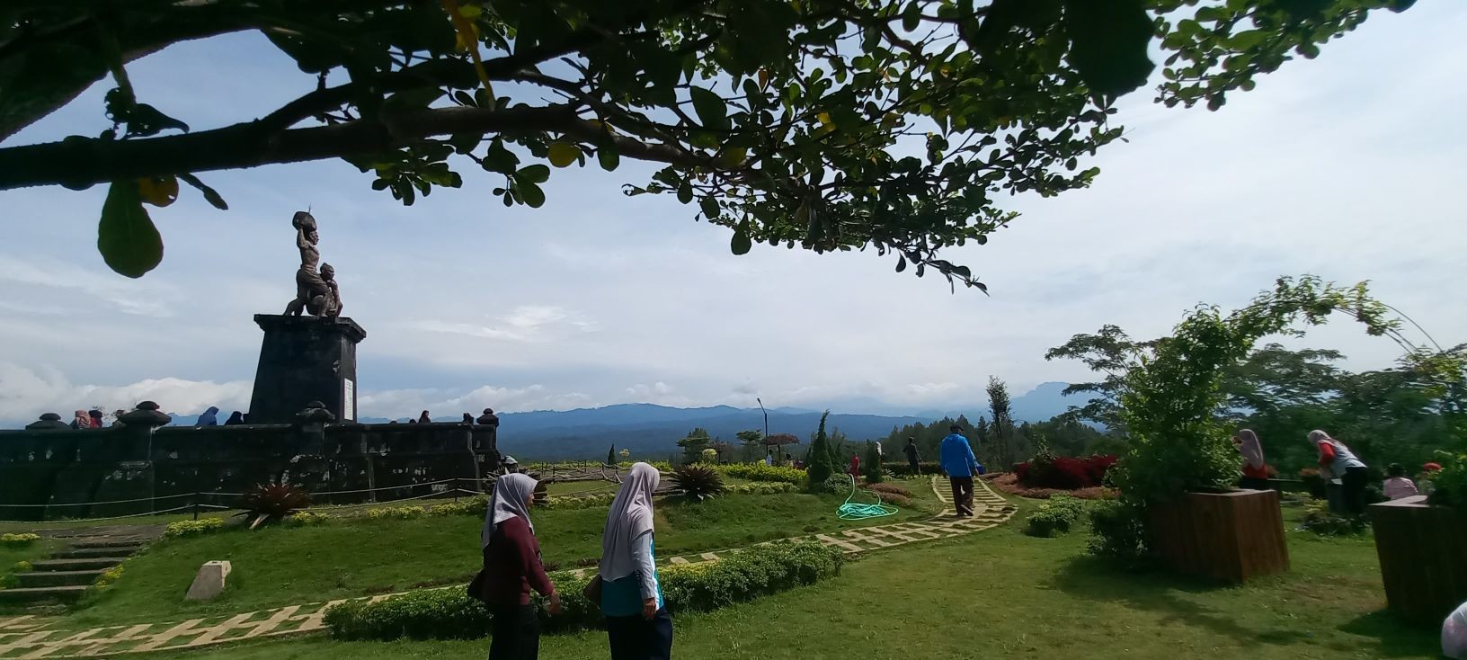 slot online situs Libur Lebaran di MBS Tapen, Wisata Bukit Murah dengan View Sindoro-Sumbing