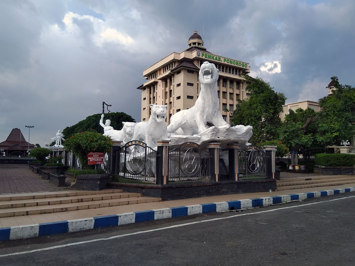 https://nnc-media.netralnews.com/IMG-Netral-News-User-10881-93A8ECR7SQ.jpg