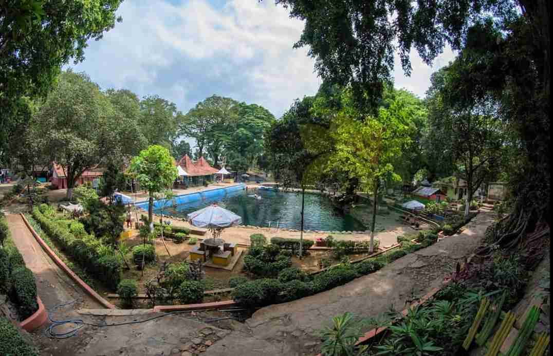 Banyu Biru, Jejak Kedigdayaan Majapahit yang Selalu Penuh Pengunjung | NNC  Netralnews