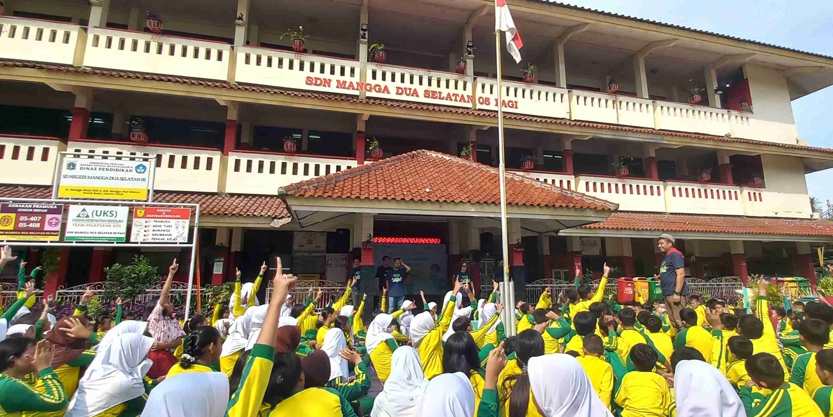 Serunya Storytelling Paman Gery di SDN Mangga Dua Selatan  Pagi