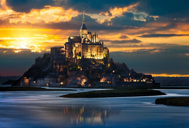 Mont Saint-Michel: Sebuah Pulau Berbatu dengan Biara Besar Berdiri di  Atasnya | NNC Netralnews