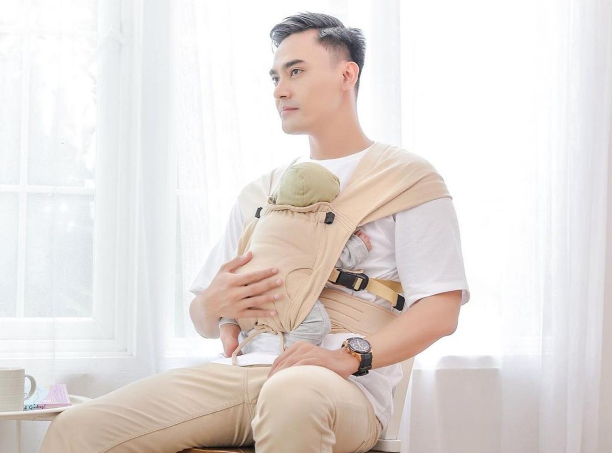 M Shape Baby Carrier is the Perfect Choice for Dads NNC Netralnews